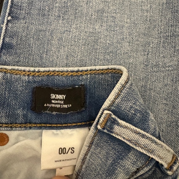 Express Light Wash High Waisted Button Fly Ripped Skinny Jeans, Size 00 Short - Picture 9 of 12